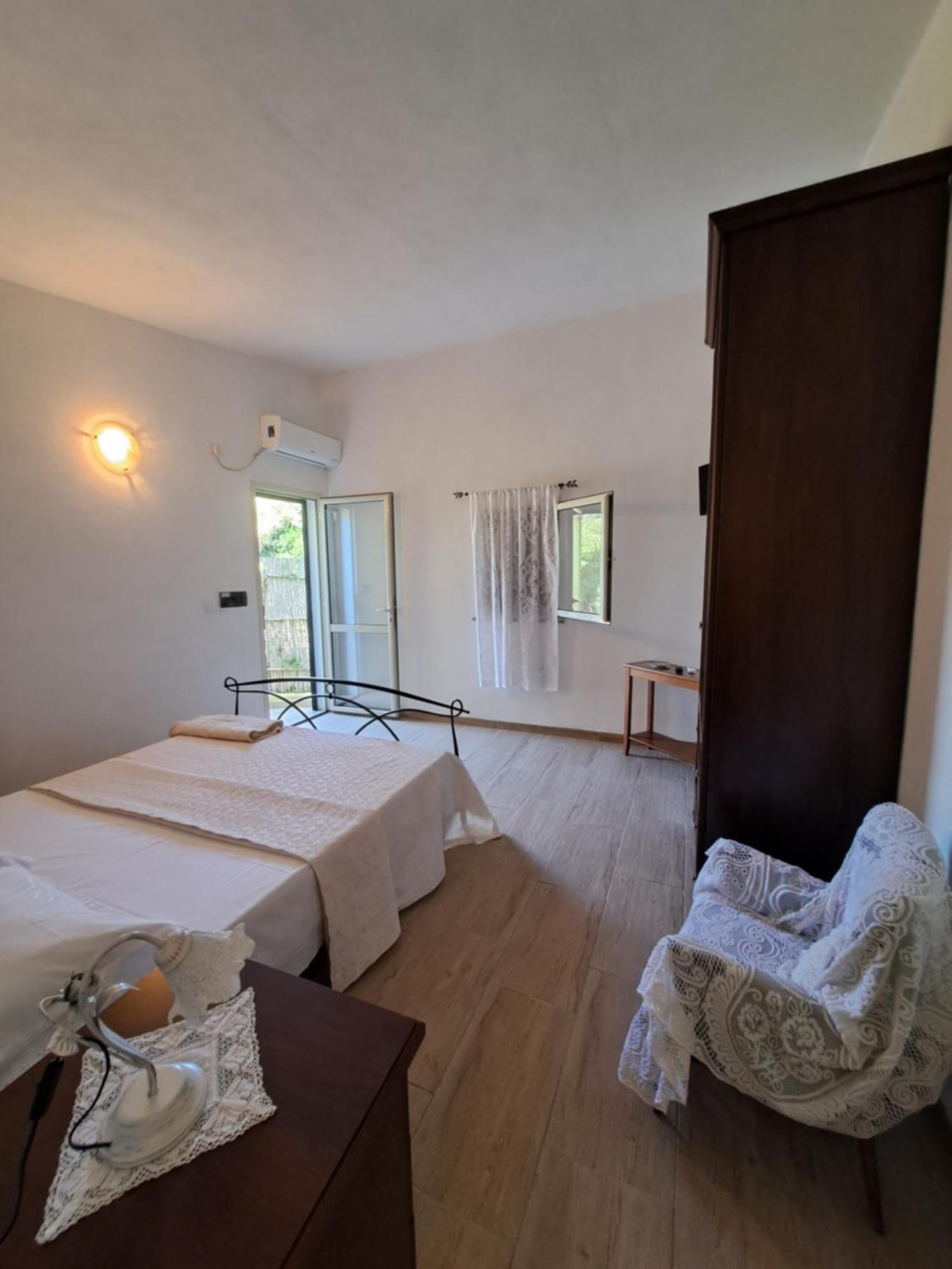 B&B Li Salcuneddi Aglientu Quarto foto